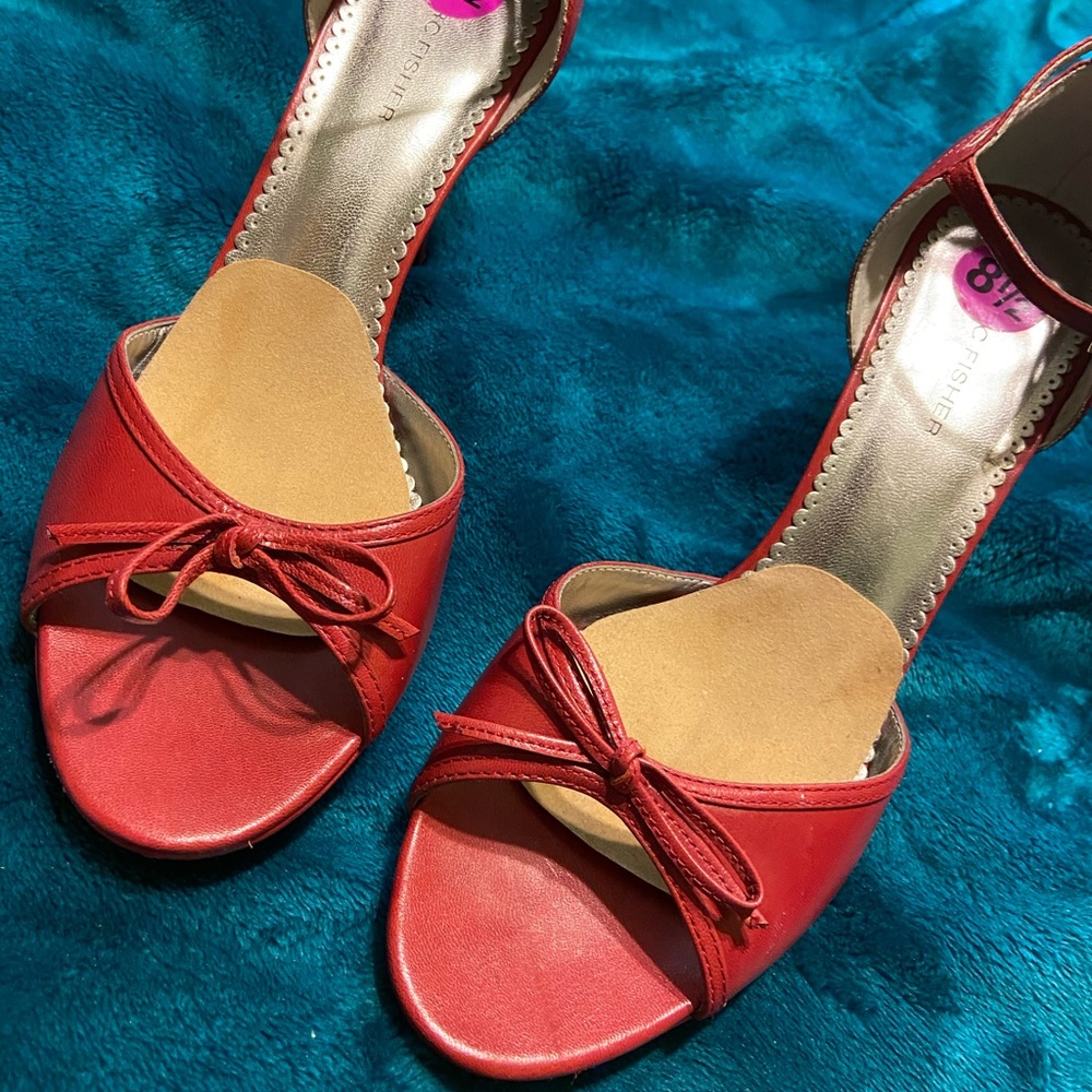 Red Heels - Picture 5 of 6